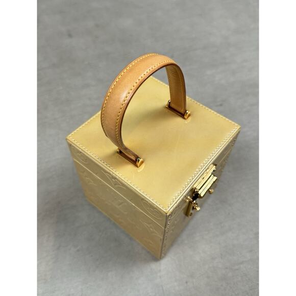 LOUIS VUITTON RARE Monogram Patent Leather Bleecker Cosmetic Box Bag - Picture 4 of 12